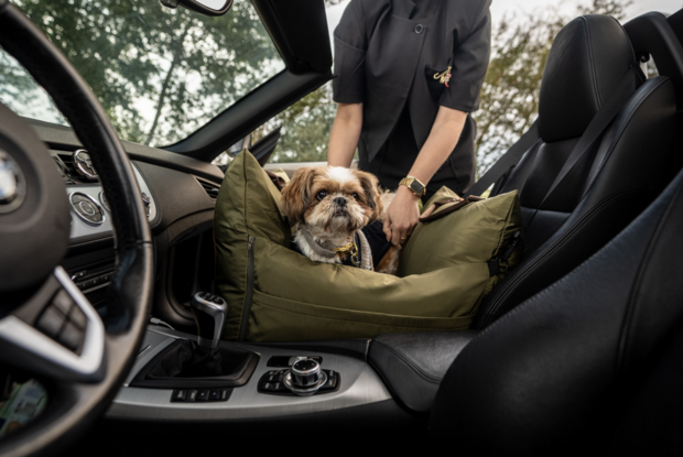 Dogs&amp;Co&reg; Luxe Honden autostoel  Royal+  Army Waterproof 